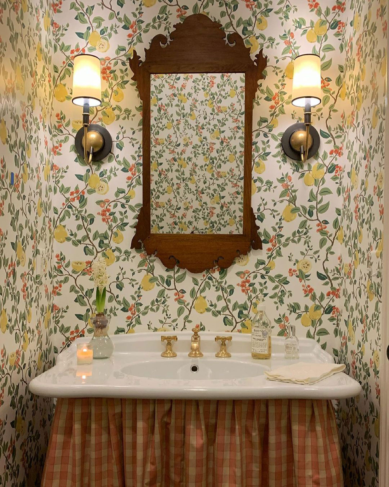 Grandmillennial Decor Ideas  Granny Chic Modern  Traditional Decor   Trendy bathroom Bathroom interior Bathroom wall decor